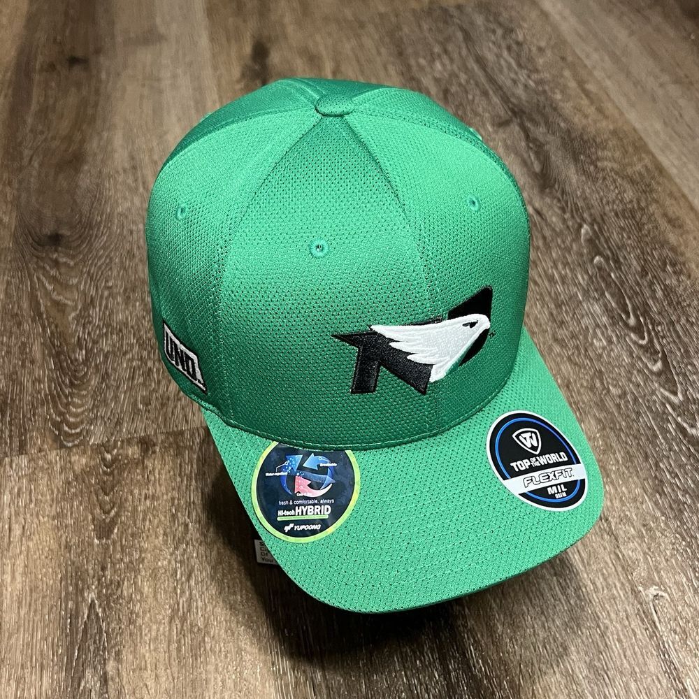 North Dakota Fighting Hawks Hat Green Top Of The World Flex Fit‎ M L Performance